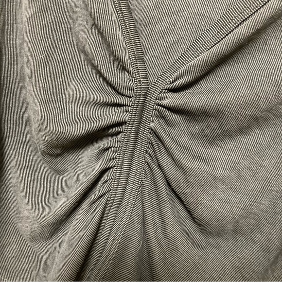 Urban Outfitters Sleeveless Crop Top large - Picture 2 of 5